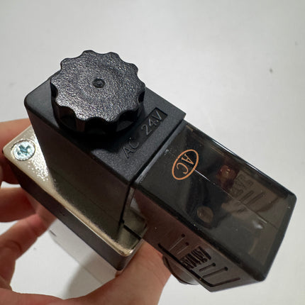 Airtac 4V410-15: Solenoid Air Valve - 4V41015E