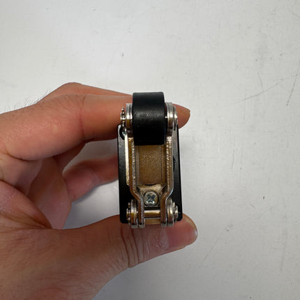 Airtac M5R210-08: Manual Valve. 5 Way - M5R21008