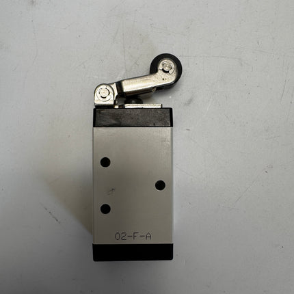Airtac M5R210-08: Manual Valve. 5 Way - M5R21008