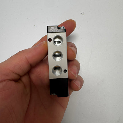 Airtac 4A110-06: Air Pilot Valve. 5 Way - 4A11006
