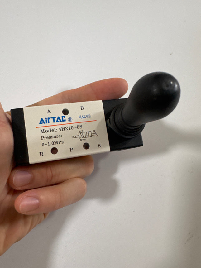 Airtac 4H210-08: Hand Valve. Toggle Style - 4H21008