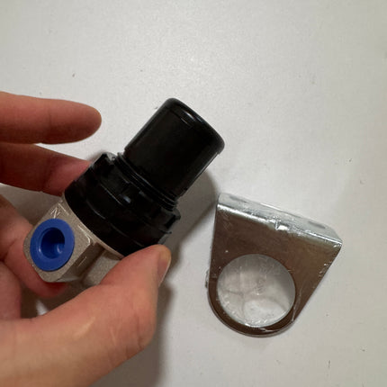 Airtac SDR200-08: Air Pressure Regulator  - SDR20008L3