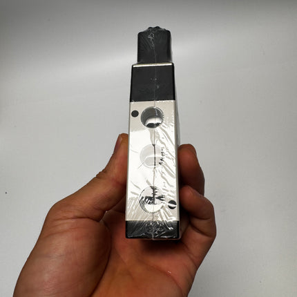 Airtac 4V310-08: Solenoid Air Valve - 4V31008E