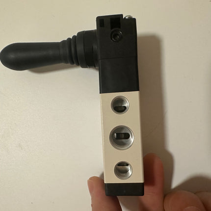 Airtac 4HA230C-08: Hand Valve. Toggle Style - 4HA230C08