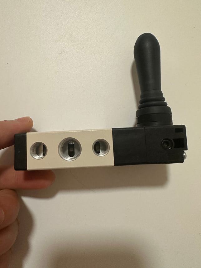 Airtac 4HA230C-08: Hand Valve. Toggle Style - 4HA230C08