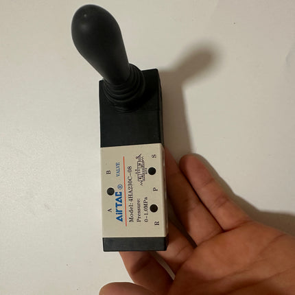 Airtac 4HA230C-08: Hand Valve. Toggle Style - 4HA230C08