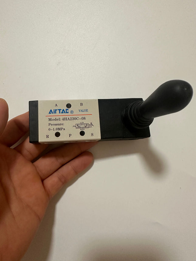 Airtac 4HA230C-08: Hand Valve. Toggle Style - 4HA230C08
