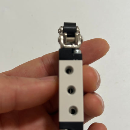 Airtac M5R-05: Manual Valve. Miniature. 5 Way - M5R05
