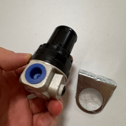 Airtac SDR200-08: Air Pressure Regulator  - SDR20008L3