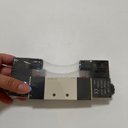 Airtac 4V220-08: Solenoid Air Valve - 4V22008B