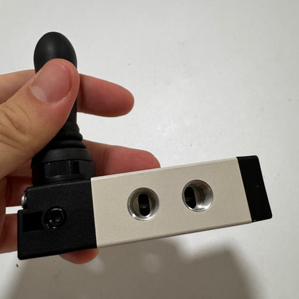 Airtac 4H230C-06: Hand Valve. Toggle Style - 4H230C06T