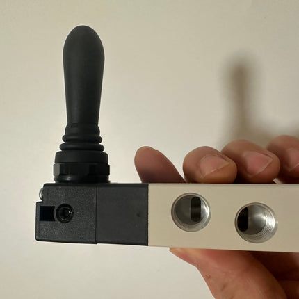 Airtac 4HA230C-08: Hand Valve. Toggle Style - 4HA230C08