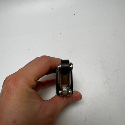 Airtac M3L210-08: Manual Valve. 3 Way - M3L21008