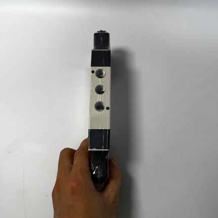 Airtac 4V330E-08: Solenoid Air Valve - 4V330E08B