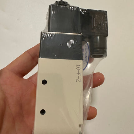 Airtac 4V310-08: Solenoid Air Valve - 4V31008A