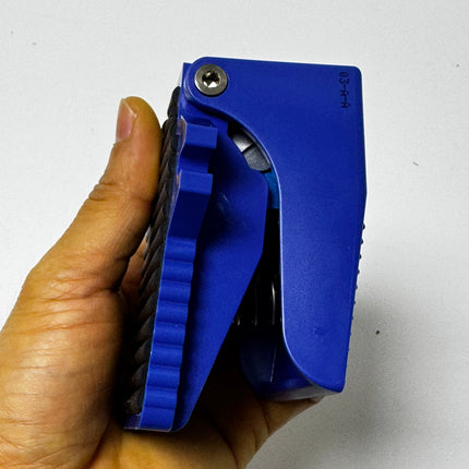 Airtac 3FM210-06: Mini Pneumatic Foot Pedal. 3 Way - 3FM21006