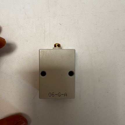 Airtac S3B-06: Manual Valve. 3 Way - S3B06G