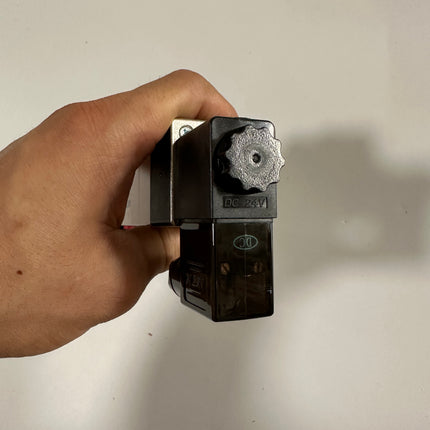 Airtac 4V330C-08: Solenoid Air Valve - 4V330C08B