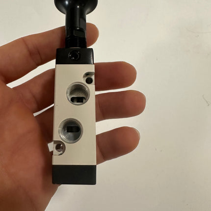 Airtac 4L110-06: Push Pull Valve. 5 Way - 4L11006T