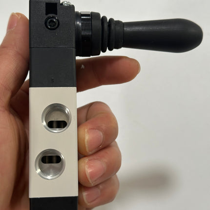 Airtac 4HA230C-08: Hand Valve. Toggle Style - 4HA230C08T