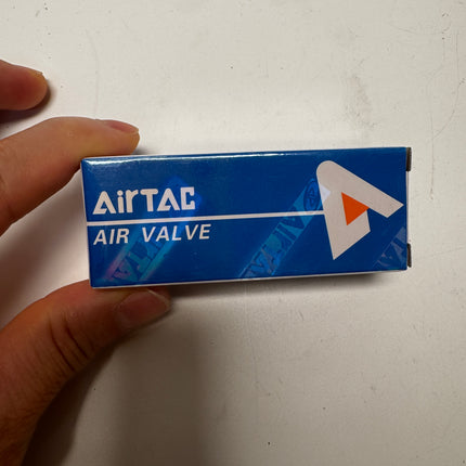 Airtac 4A110-06: Air Pilot Valve. 5 Way - 4A11006