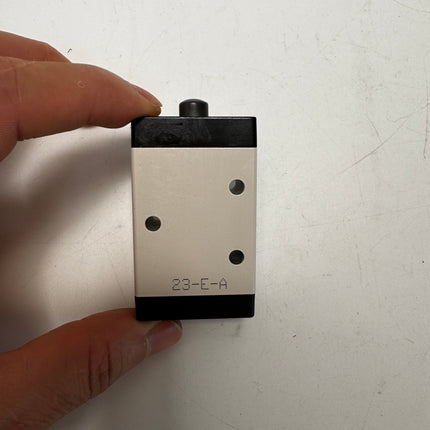 Airtac M3B210-08: Manual Valve. 3 Way - M3B21008