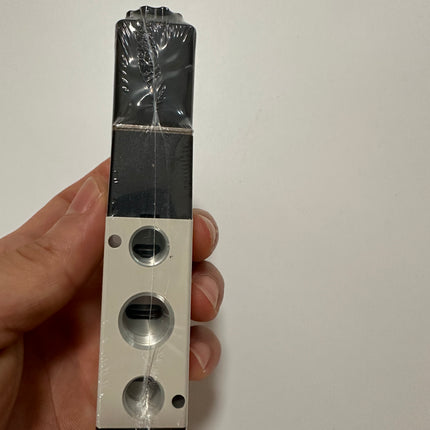 Airtac 4V210-08: Solenoid Air Valve - 4V21008AG