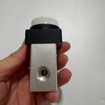 Airtac CM3PF-08: Manual Valve. 3 Way - CM3PF08BG