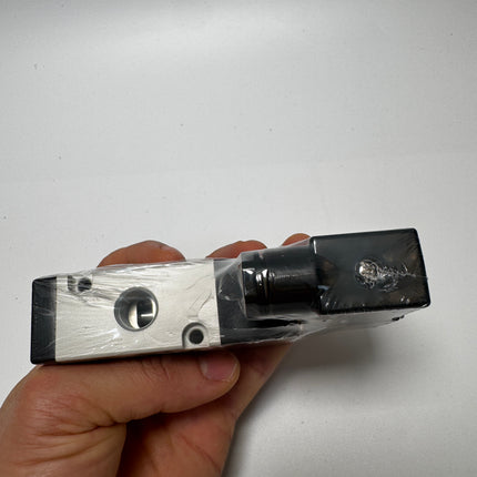 Airtac 3V310-08-NC : Solenoid valve(3/2 way) - 3V31008NCB