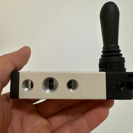 Airtac 4HA230C-08: Hand Valve. Toggle Style - 4HA230C08G