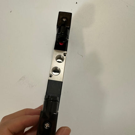 Airtac 4V230C-08: Solenoid Air Valve - 4V230C08AT