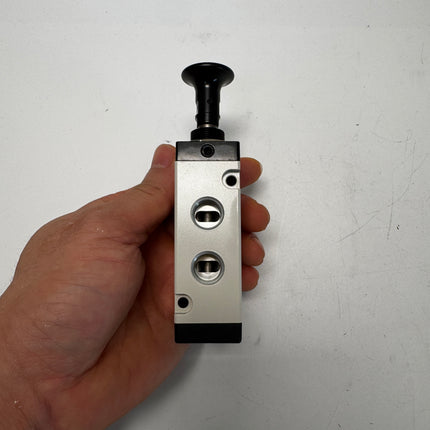 Airtac 4L310-08: Push Pull Valve. 5 Way - 4L31008