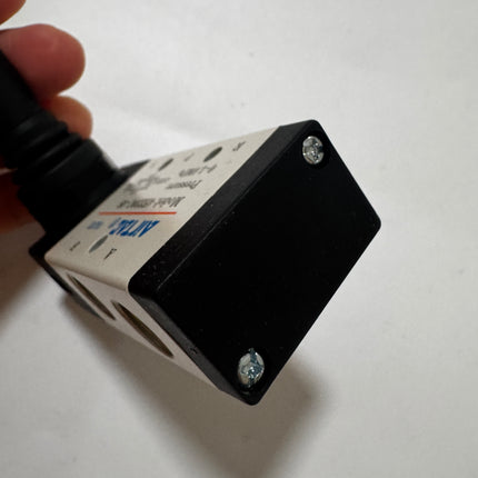 Airtac 4H230C-08: Hand Valve. Toggle Style - 4H230C08