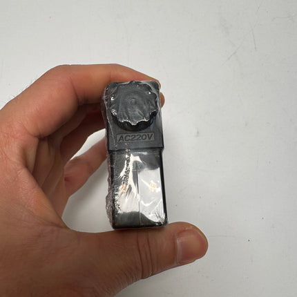 Airtac 4V210-08: Solenoid Air Valve - 4V21008A
