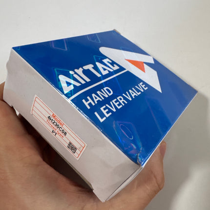 Airtac 4H230C-08: Hand Valve. Toggle Style - 4H230C08