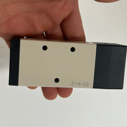 Airtac 4H330C-10: Hand Valve. Toggle Style - 4H330C10T