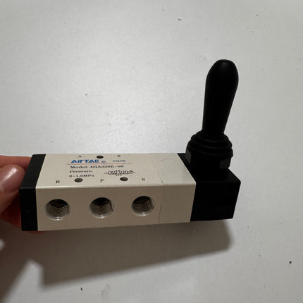 Airtac 4HA330E-08: Hand Valve. Toggle Style - 4HA330E08