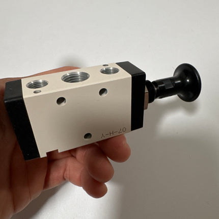 Airtac 4L210-08: Push Pull Valve. 5 Way - 4L21008G