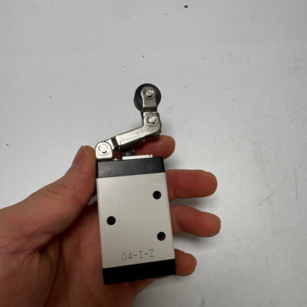 Airtac M3L210-08: Manual Valve. 3 Way - M3L21008