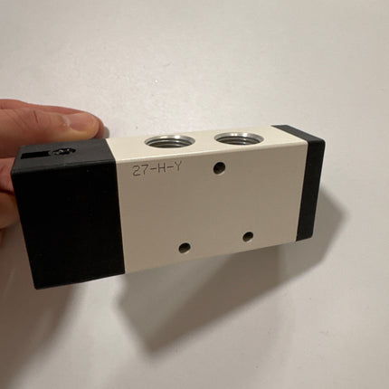 Airtac 4H330E-10: Hand Valve. Toggle Style - 4H330E10