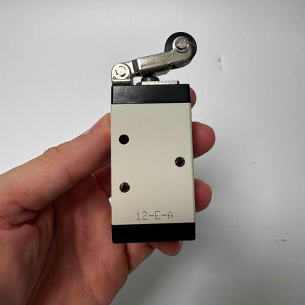 Airtac M5R210-06: Manual Valve. 5 Way - M5R21006