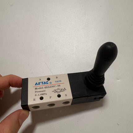 Airtac 4HA230C-06: Hand Valve. Toggle Style - 4HA230C06