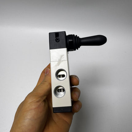 Airtac 4HA330C-10: Hand Valve. Toggle Style - 4HA330C10T