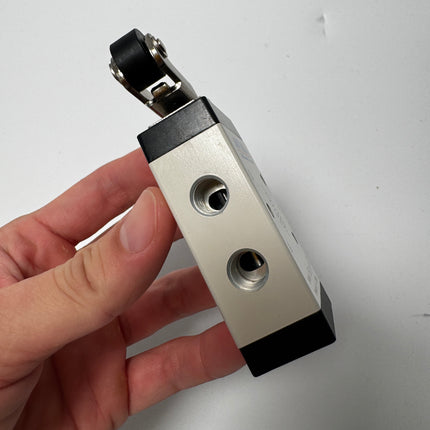 Airtac M5R210-06: Manual Valve. 5 Way - M5R21006
