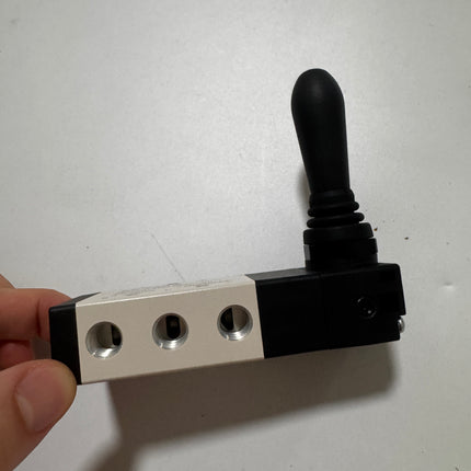 Airtac 4HA230C-06: Hand Valve. Toggle Style - 4HA230C06