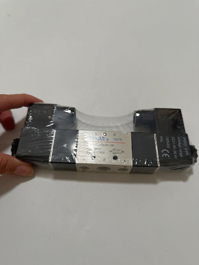 Airtac 4V220-08: Solenoid Air Valve - 4V22008B