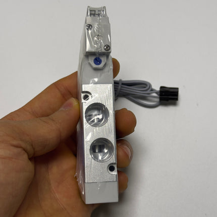 Airtac 6V210-08 :  Solenoid valve - 6V21008B200T