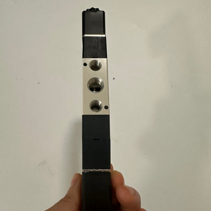 Airtac 4V230C-08: Solenoid Air Valve - 4V230C08AT