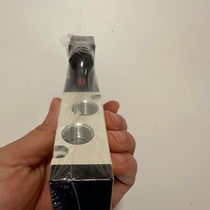 Airtac 4V310-10: Solenoid Air Valve - 4V31010C