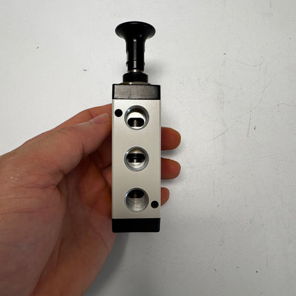 Airtac 4L310-08: Push Pull Valve. 5 Way - 4L31008
